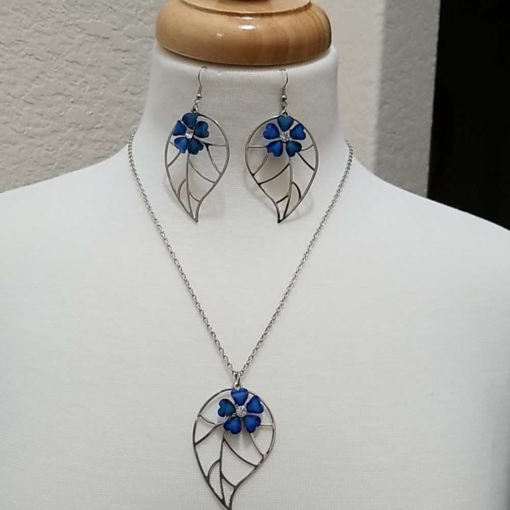 Blue heart flower necklace and earrings